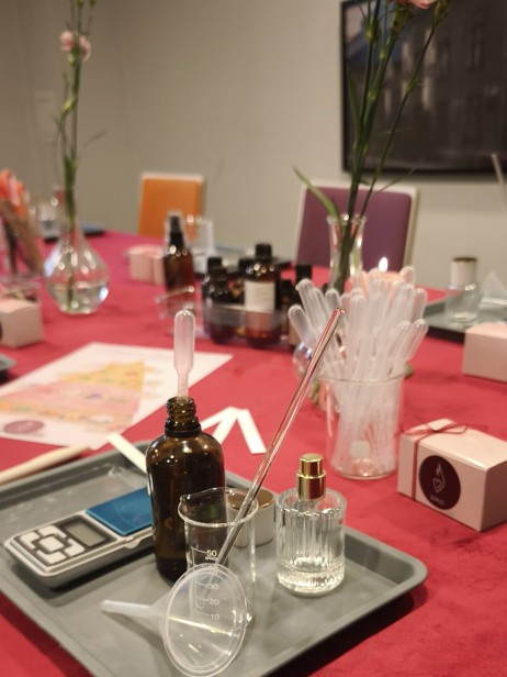 Zrelaksuj się, poznaj piramidę zapachów, stwórz własne perfumy