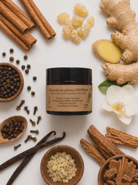 Świeca sojowa wycieczka po plantacji przypraw SOYLO Sri Lanka świeca przyprawy aromaty.jpg